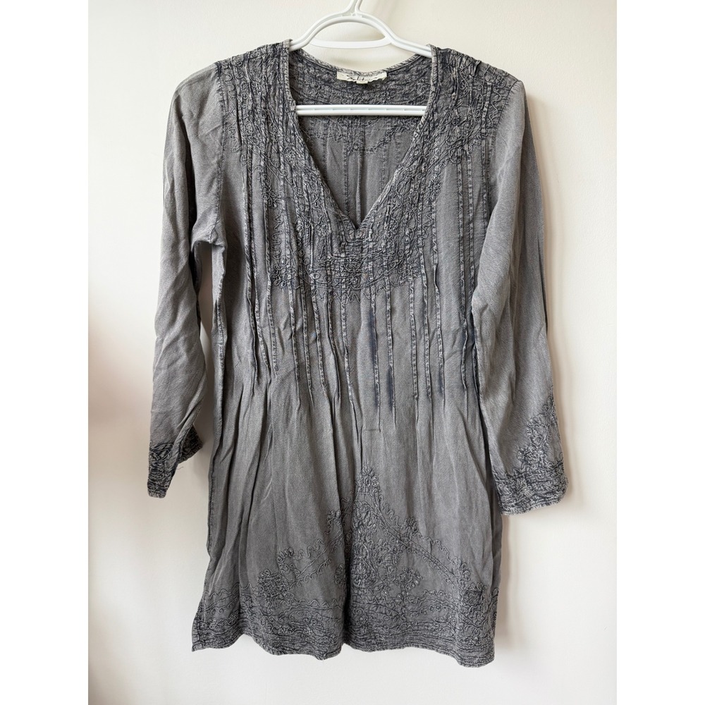 Solitaire Grey Embroidered Pintuck V-Neck Tunic Blouse Medium Boho Long Sleeve